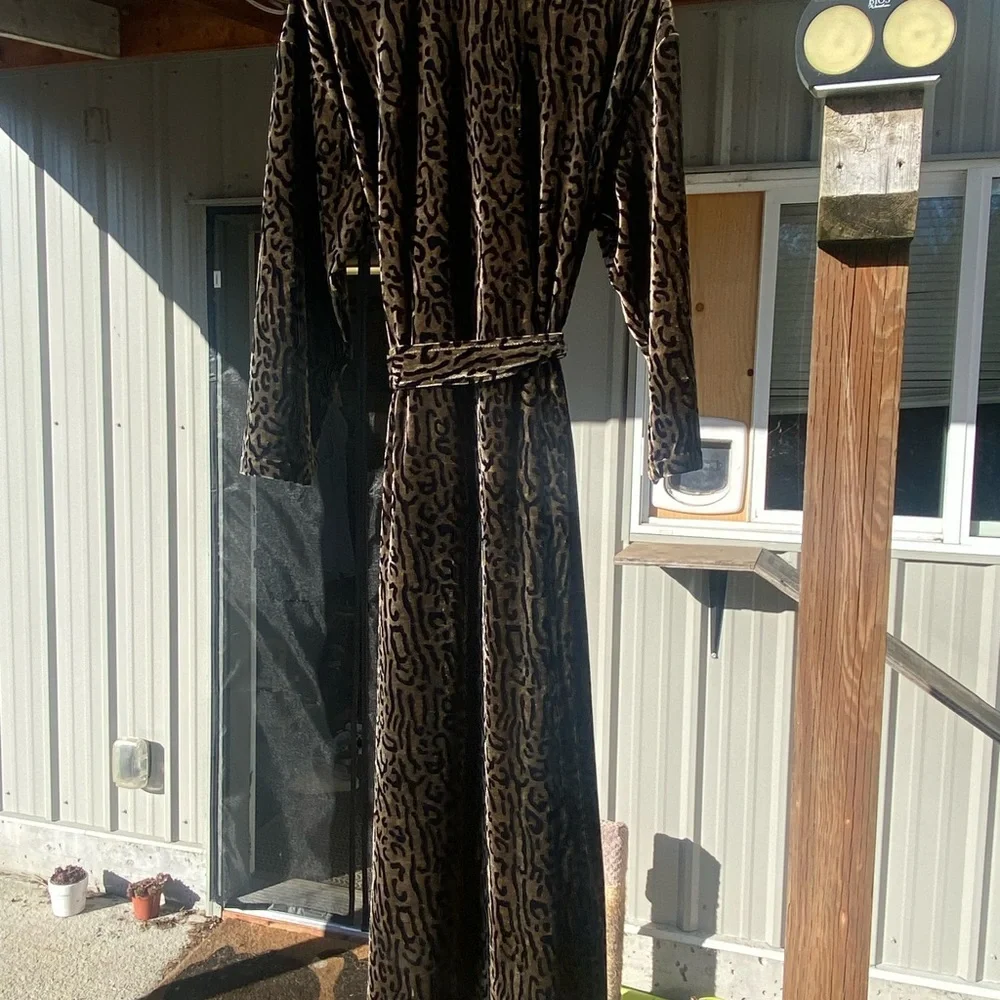 Leopard Print Velvet Robe S/M - Picture 3 of 8